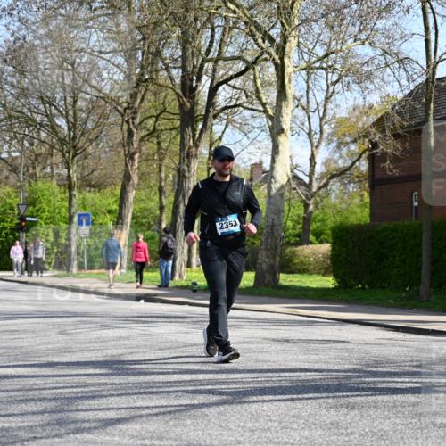 12.04.2026 - 45. Internationalen Wilhelmsburger Insellauf J. Mangold http://msf.ph/oto/9471593 12.04.2026 11:26:10 Ziel 3253, 2207, 2388, 3122, 2353, 2523 meine-sportfotos.de