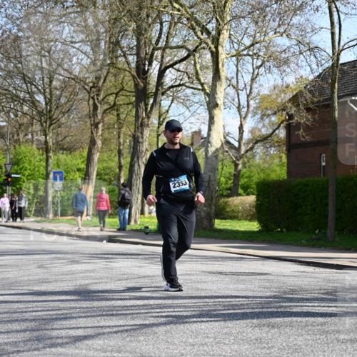12.04.2026 - 45. Internationalen Wilhelmsburger Insellauf J. Mangold http://msf.ph/oto/9471595 12.04.2026 11:26:10 Ziel 3253, 2207, 2388, 3122, 2353, 2523 meine-sportfotos.de
