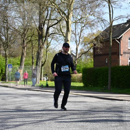12.04.2026 - 45. Internationalen Wilhelmsburger Insellauf J. Mangold http://msf.ph/oto/9471607 12.04.2026 11:26:11 Ziel 3253, 2207, 2388, 3122, 2353, 2523 meine-sportfotos.de