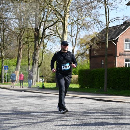 12.04.2026 - 45. Internationalen Wilhelmsburger Insellauf J. Mangold http://msf.ph/oto/9471611 12.04.2026 11:26:11 Ziel 3253, 2207, 2388, 3122, 2353, 2523 meine-sportfotos.de