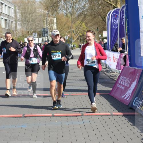 12.04.2026 - 45. Internationalen Wilhelmsburger Insellauf Strokosch-Dieckow http://msf.ph/oto/9471617 12.04.2026 11:28:21 Ziel 2309, 2310, 2237, 2140, 5831, 2511, 2512, 2352 meine-sportfotos.de