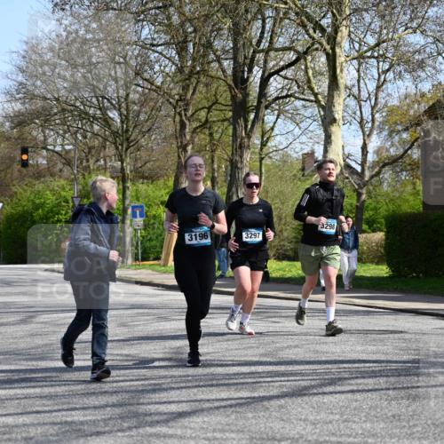 12.04.2026 - 45. Internationalen Wilhelmsburger Insellauf J. Mangold http://msf.ph/oto/9471619 12.04.2026 11:26:54 Ziel 2523, 3298, 3297, 3196 meine-sportfotos.de