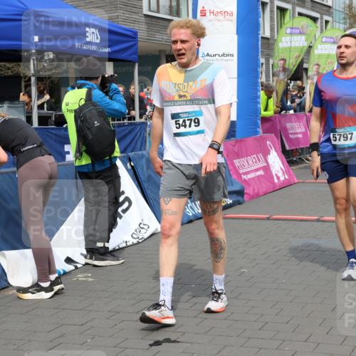 12.04.2026 - 45. Internationalen Wilhelmsburger Insellauf Strokosch-Dieckow http://msf.ph/oto/9471623 12.04.2026 12:52:31 Ziel 5479, 5797, 4529, 5758 meine-sportfotos.de