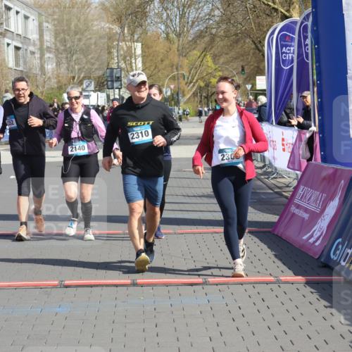 12.04.2026 - 45. Internationalen Wilhelmsburger Insellauf Strokosch-Dieckow http://msf.ph/oto/9471628 12.04.2026 11:28:21 Ziel 2309, 2310, 2237, 2140, 5831, 2511, 2512, 2352 meine-sportfotos.de