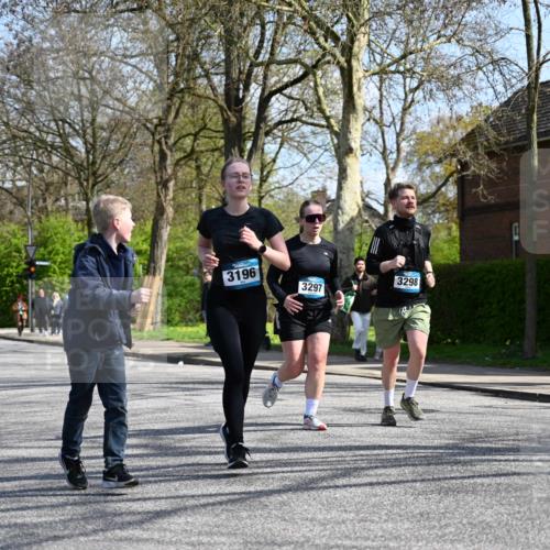 12.04.2026 - 45. Internationalen Wilhelmsburger Insellauf J. Mangold http://msf.ph/oto/9471642 12.04.2026 11:26:54 Ziel 2523, 3298, 3297, 3196 meine-sportfotos.de