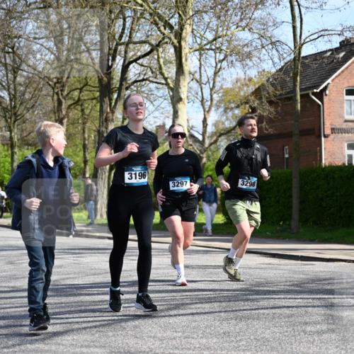 12.04.2026 - 45. Internationalen Wilhelmsburger Insellauf J. Mangold http://msf.ph/oto/9471651 12.04.2026 11:26:55 Ziel 2523, 3298, 3297, 3196 meine-sportfotos.de