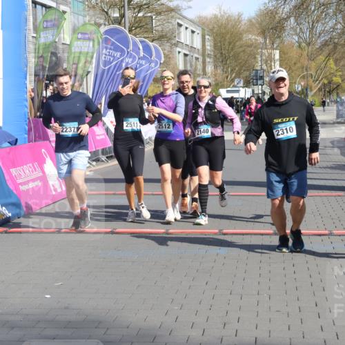 12.04.2026 - 45. Internationalen Wilhelmsburger Insellauf Strokosch-Dieckow http://msf.ph/oto/9471666 12.04.2026 11:28:22 Ziel 2309, 2310, 2237, 2140, 5831, 2511, 2512, 2352 meine-sportfotos.de