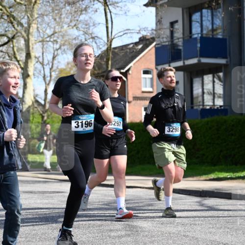 12.04.2026 - 45. Internationalen Wilhelmsburger Insellauf J. Mangold http://msf.ph/oto/9471677 12.04.2026 11:26:56 Ziel 3298, 3297, 3196 meine-sportfotos.de