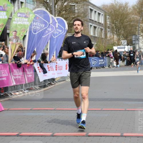 12.04.2026 - 45. Internationalen Wilhelmsburger Insellauf Strokosch-Dieckow http://msf.ph/oto/9471687 12.04.2026 12:52:35 Ziel 4529, 5758 meine-sportfotos.de