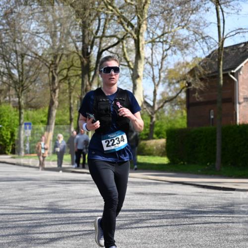 12.04.2026 - 45. Internationalen Wilhelmsburger Insellauf J. Mangold http://msf.ph/oto/9471724 12.04.2026 11:27:24 Ziel 2234, 2309, 2310, 2237, 2140, 5831, 2511, 2512, 2352 meine-sportfotos.de
