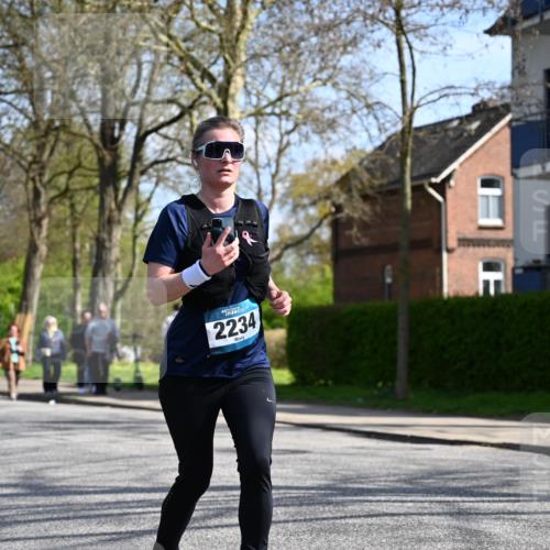 12.04.2026 - 45. Internationalen Wilhelmsburger Insellauf J. Mangold http://msf.ph/oto/9471732 12.04.2026 11:27:24 Ziel 2234, 2309, 2310, 2237, 2140, 5831, 2511, 2512, 2352 meine-sportfotos.de