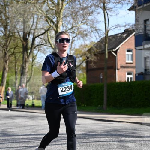 12.04.2026 - 45. Internationalen Wilhelmsburger Insellauf J. Mangold http://msf.ph/oto/9471734 12.04.2026 11:27:24 Ziel 2234, 2309, 2310, 2237, 2140, 5831, 2511, 2512, 2352 meine-sportfotos.de