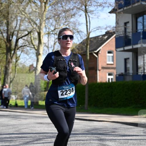 12.04.2026 - 45. Internationalen Wilhelmsburger Insellauf J. Mangold http://msf.ph/oto/9471741 12.04.2026 11:27:24 Ziel 2234, 2309, 2310, 2237, 2140, 5831, 2511, 2512, 2352 meine-sportfotos.de