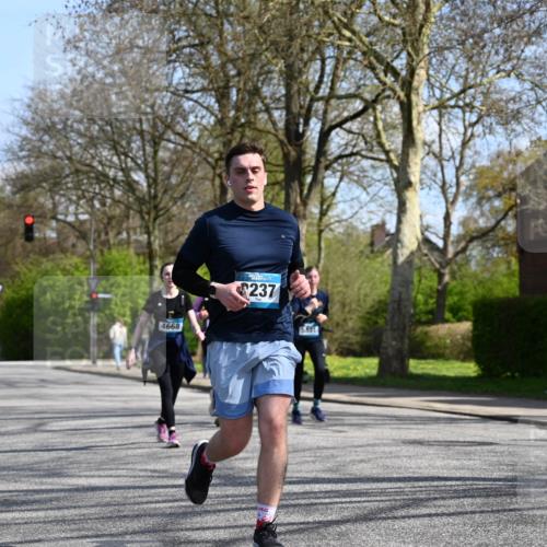 12.04.2026 - 45. Internationalen Wilhelmsburger Insellauf J. Mangold http://msf.ph/oto/9471766 12.04.2026 11:27:45 Ziel 2234, 2309, 2310, 2237, 2140, 5831, 2511, 2512, 2352, 3451, 4668 meine-sportfotos.de
