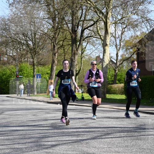 12.04.2026 - 45. Internationalen Wilhelmsburger Insellauf J. Mangold http://msf.ph/oto/9471784 12.04.2026 11:27:47 Ziel 2234, 2309, 2310, 2237, 2140, 5831, 2511, 2512, 2352, 3451, 4668 meine-sportfotos.de