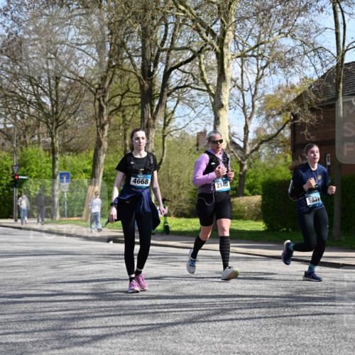 12.04.2026 - 45. Internationalen Wilhelmsburger Insellauf J. Mangold http://msf.ph/oto/9471790 12.04.2026 11:27:47 Ziel 2234, 2309, 2310, 2237, 2140, 5831, 2511, 2512, 2352, 3451, 4668 meine-sportfotos.de