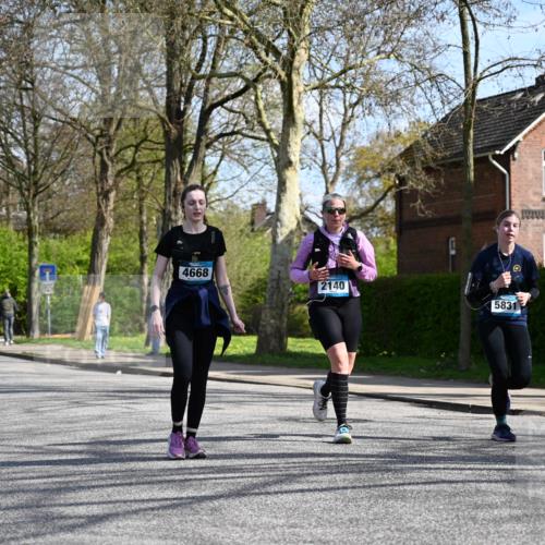 12.04.2026 - 45. Internationalen Wilhelmsburger Insellauf J. Mangold http://msf.ph/oto/9471802 12.04.2026 11:27:48 Ziel 2234, 2309, 2310, 2237, 2140, 5831, 2511, 2512, 2352, 3451, 4668 meine-sportfotos.de