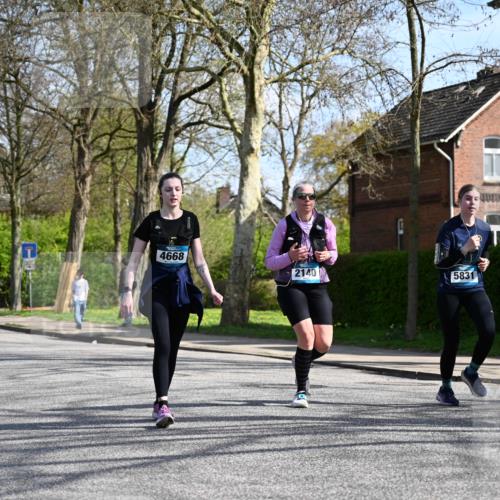 12.04.2026 - 45. Internationalen Wilhelmsburger Insellauf J. Mangold http://msf.ph/oto/9471804 12.04.2026 11:27:48 Ziel 2234, 2309, 2310, 2237, 2140, 5831, 2511, 2512, 2352, 3451, 4668 meine-sportfotos.de