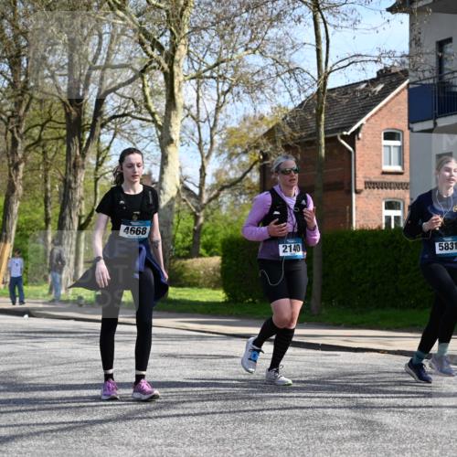 12.04.2026 - 45. Internationalen Wilhelmsburger Insellauf J. Mangold http://msf.ph/oto/9471814 12.04.2026 11:27:48 Ziel 2234, 2309, 2310, 2237, 2140, 5831, 2511, 2512, 2352, 3451, 4668 meine-sportfotos.de