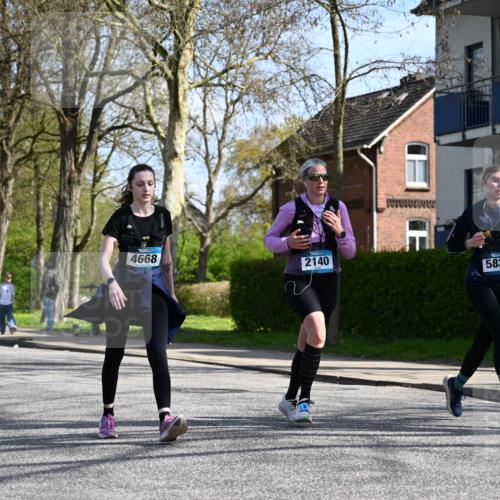 12.04.2026 - 45. Internationalen Wilhelmsburger Insellauf J. Mangold http://msf.ph/oto/9471816 12.04.2026 11:27:48 Ziel 2234, 2309, 2310, 2237, 2140, 5831, 2511, 2512, 2352, 3451, 4668 meine-sportfotos.de