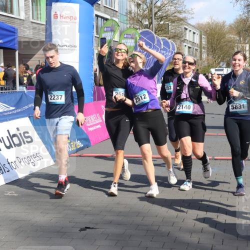 12.04.2026 - 45. Internationalen Wilhelmsburger Insellauf Strokosch-Dieckow http://msf.ph/oto/9471820 12.04.2026 11:28:24 Ziel 2309, 2310, 2237, 2140, 5831, 2511, 2512, 2352 meine-sportfotos.de