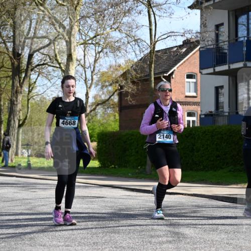12.04.2026 - 45. Internationalen Wilhelmsburger Insellauf J. Mangold http://msf.ph/oto/9471826 12.04.2026 11:27:48 Ziel 2234, 2309, 2310, 2237, 2140, 5831, 2511, 2512, 2352, 3451, 4668 meine-sportfotos.de