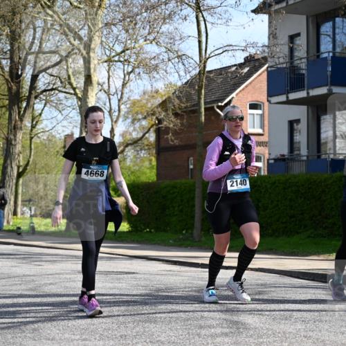 12.04.2026 - 45. Internationalen Wilhelmsburger Insellauf J. Mangold http://msf.ph/oto/9471828 12.04.2026 11:27:48 Ziel 2234, 2309, 2310, 2237, 2140, 5831, 2511, 2512, 2352, 3451, 4668 meine-sportfotos.de