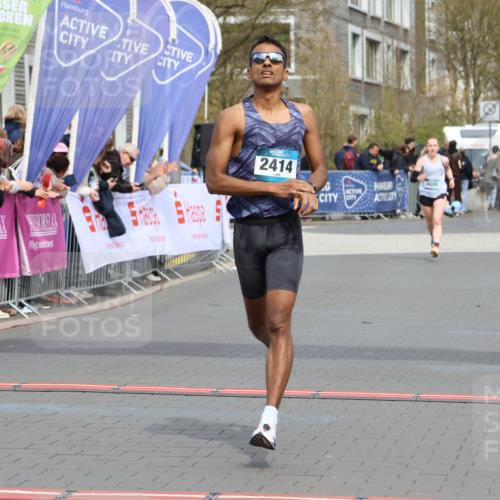 12.04.2026 - 45. Internationalen Wilhelmsburger Insellauf Strokosch-Dieckow http://msf.ph/oto/9471830 12.04.2026 12:52:47 Ziel 2414 meine-sportfotos.de