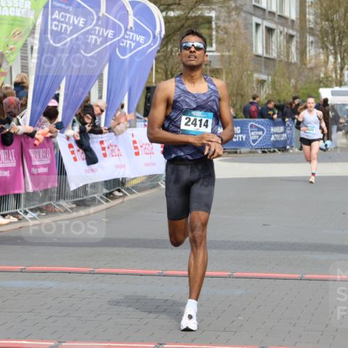 12.04.2026 - 45. Internationalen Wilhelmsburger Insellauf Strokosch-Dieckow http://msf.ph/oto/9471843 12.04.2026 12:52:47 Ziel 2414 meine-sportfotos.de
