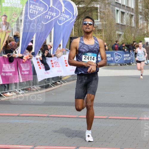 12.04.2026 - 45. Internationalen Wilhelmsburger Insellauf Strokosch-Dieckow http://msf.ph/oto/9471856 12.04.2026 12:52:47 Ziel 2414 meine-sportfotos.de
