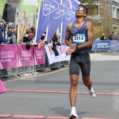12.04.2026 - 45. Internationalen Wilhelmsburger Insellauf Strokosch-Dieckow http://msf.ph/oto/9471908 12.04.2026 12:52:47 Ziel 2414 meine-sportfotos.de