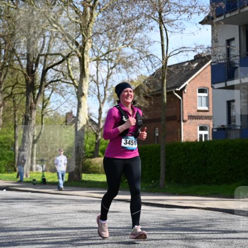 12.04.2026 - 45. Internationalen Wilhelmsburger Insellauf J. Mangold http://msf.ph/oto/9471918 12.04.2026 11:27:55 Ziel 2309, 2310, 2237, 2140, 5831, 2511, 2512, 2352, 3451, 4668, 4668, 2297 meine-sportfotos.de