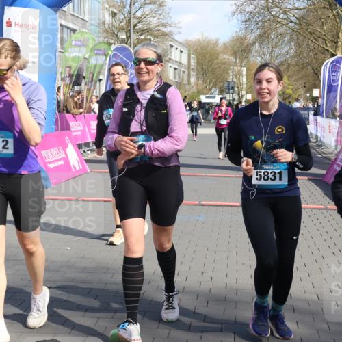 12.04.2026 - 45. Internationalen Wilhelmsburger Insellauf Strokosch-Dieckow http://msf.ph/oto/9471943 12.04.2026 11:28:25 Ziel 2310, 2237, 2140, 5831, 2511, 2512, 2352, 3451 meine-sportfotos.de