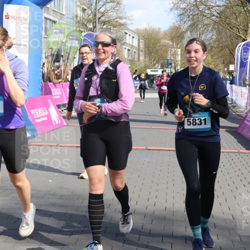 12.04.2026 - 45. Internationalen Wilhelmsburger Insellauf Strokosch-Dieckow http://msf.ph/oto/9471956 12.04.2026 11:28:26 Ziel 2237, 2140, 5831, 2511, 2512, 2352, 3451 meine-sportfotos.de