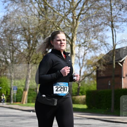 12.04.2026 - 45. Internationalen Wilhelmsburger Insellauf J. Mangold http://msf.ph/oto/9471980 12.04.2026 11:28:23 Ziel 2297, 2429, 2342, 2109 meine-sportfotos.de