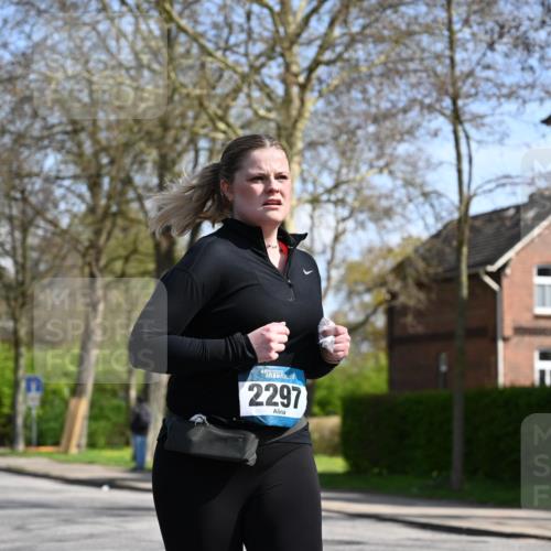 12.04.2026 - 45. Internationalen Wilhelmsburger Insellauf J. Mangold http://msf.ph/oto/9471983 12.04.2026 11:28:23 Ziel 2297, 2429, 2342, 2109 meine-sportfotos.de