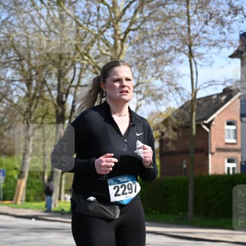 12.04.2026 - 45. Internationalen Wilhelmsburger Insellauf J. Mangold http://msf.ph/oto/9471984 12.04.2026 11:28:23 Ziel 2297, 2429, 2342, 2109 meine-sportfotos.de