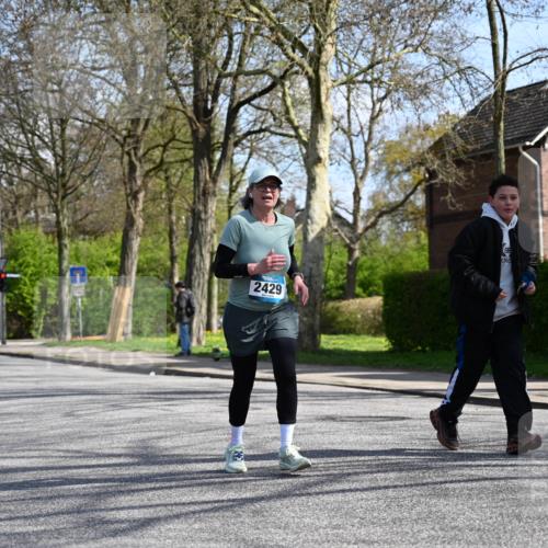 12.04.2026 - 45. Internationalen Wilhelmsburger Insellauf J. Mangold http://msf.ph/oto/9471994 12.04.2026 11:28:32 Ziel 2297, 2429, 2342, 2109 meine-sportfotos.de