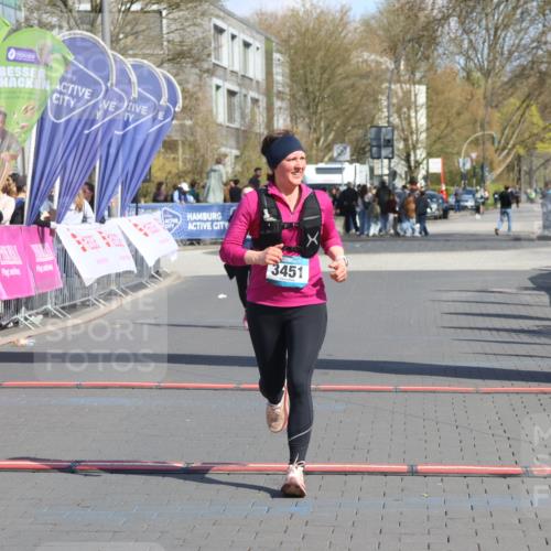 12.04.2026 - 45. Internationalen Wilhelmsburger Insellauf Strokosch-Dieckow http://msf.ph/oto/9472003 12.04.2026 11:28:29 Ziel 3451 meine-sportfotos.de