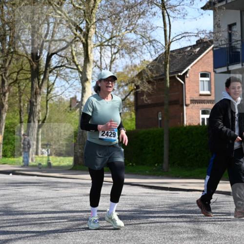 12.04.2026 - 45. Internationalen Wilhelmsburger Insellauf J. Mangold http://msf.ph/oto/9472020 12.04.2026 11:28:33 Ziel 2297, 2429, 2429, 2342, 2109 meine-sportfotos.de