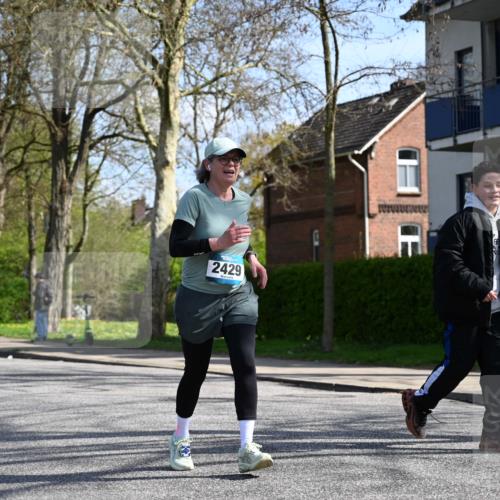 12.04.2026 - 45. Internationalen Wilhelmsburger Insellauf J. Mangold http://msf.ph/oto/9472022 12.04.2026 11:28:33 Ziel 2297, 2429, 2429, 2342, 2109 meine-sportfotos.de