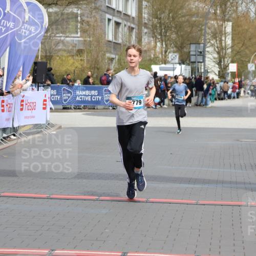 12.04.2026 - 45. Internationalen Wilhelmsburger Insellauf Strokosch-Dieckow http://msf.ph/oto/9472032 12.04.2026 12:53:00 Ziel 5779, 4346 meine-sportfotos.de