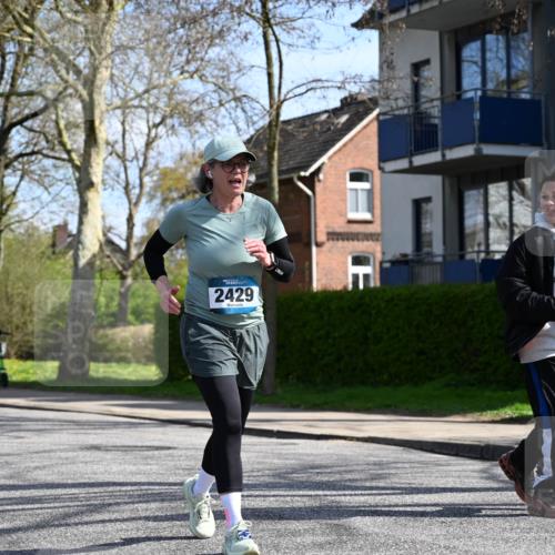 12.04.2026 - 45. Internationalen Wilhelmsburger Insellauf J. Mangold http://msf.ph/oto/9472034 12.04.2026 11:28:33 Ziel 2297, 2429, 2429, 2342, 2109 meine-sportfotos.de
