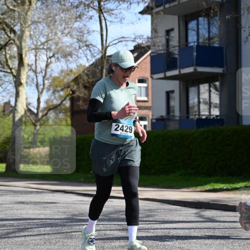 12.04.2026 - 45. Internationalen Wilhelmsburger Insellauf J. Mangold http://msf.ph/oto/9472043 12.04.2026 11:28:34 Ziel 2297, 2429, 2342, 2109 meine-sportfotos.de