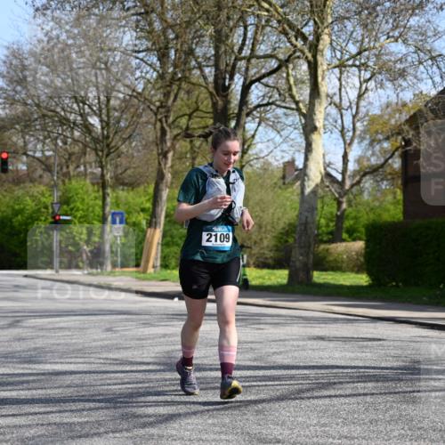 12.04.2026 - 45. Internationalen Wilhelmsburger Insellauf J. Mangold http://msf.ph/oto/9472075 12.04.2026 11:28:41 Ziel 2297, 2429, 2342, 2342, 2109 meine-sportfotos.de