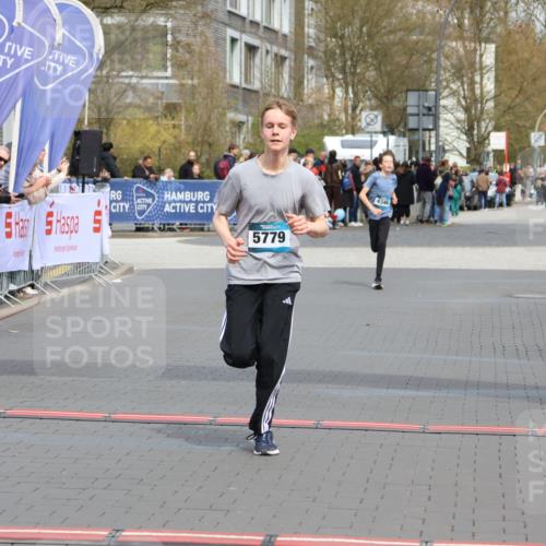 12.04.2026 - 45. Internationalen Wilhelmsburger Insellauf Strokosch-Dieckow http://msf.ph/oto/9472085 12.04.2026 12:53:00 Ziel 5779, 4346 meine-sportfotos.de