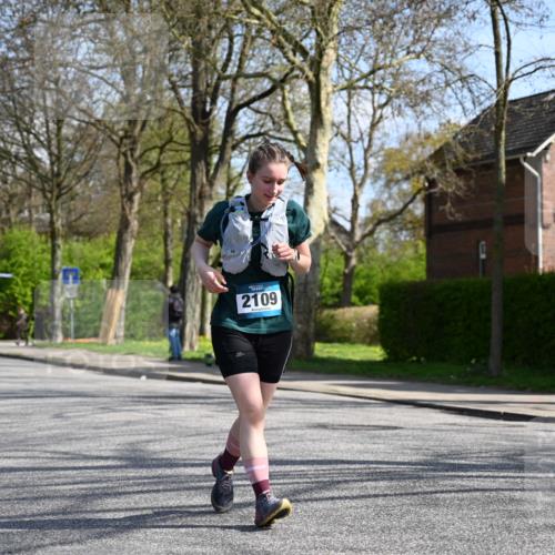 12.04.2026 - 45. Internationalen Wilhelmsburger Insellauf J. Mangold http://msf.ph/oto/9472087 12.04.2026 11:28:41 Ziel 2297, 2429, 2342, 2342, 2109 meine-sportfotos.de