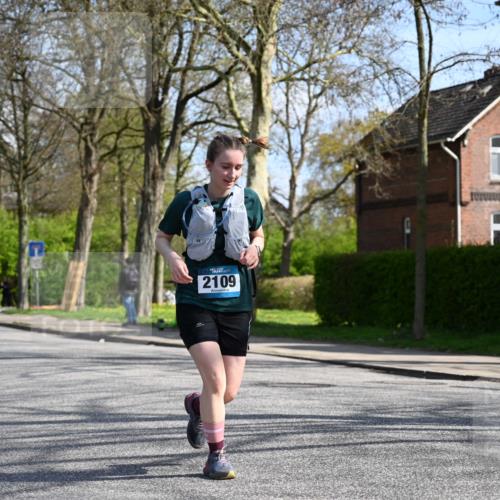 12.04.2026 - 45. Internationalen Wilhelmsburger Insellauf J. Mangold http://msf.ph/oto/9472089 12.04.2026 11:28:41 Ziel 2297, 2429, 2342, 2342, 2109 meine-sportfotos.de
