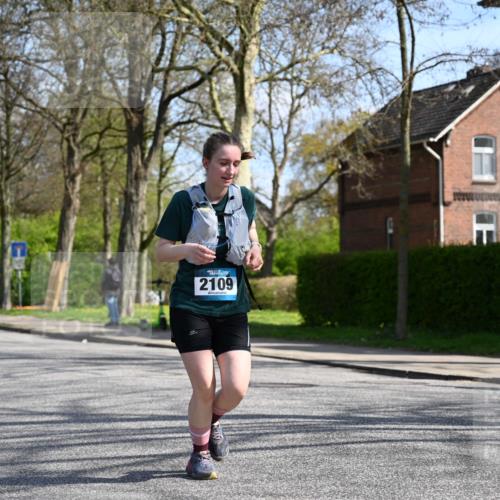12.04.2026 - 45. Internationalen Wilhelmsburger Insellauf J. Mangold http://msf.ph/oto/9472090 12.04.2026 11:28:41 Ziel 2297, 2429, 2342, 2342, 2109 meine-sportfotos.de