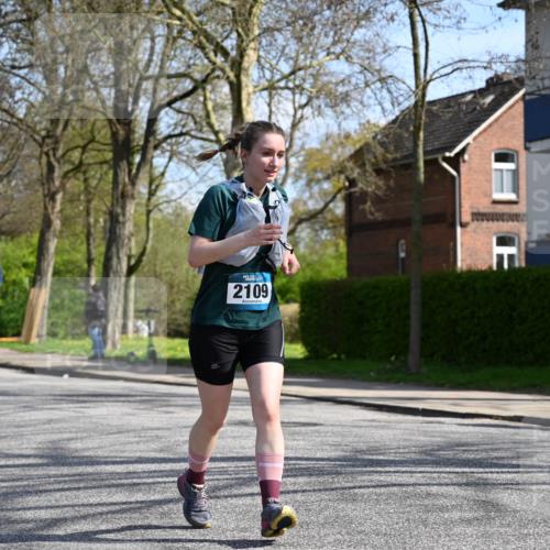 12.04.2026 - 45. Internationalen Wilhelmsburger Insellauf J. Mangold http://msf.ph/oto/9472096 12.04.2026 11:28:41 Ziel 2297, 2429, 2342, 2342, 2109 meine-sportfotos.de